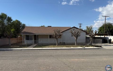 Photo of 363 S C St, Westmorland, CA 92281 (MLS # 25591297IC)