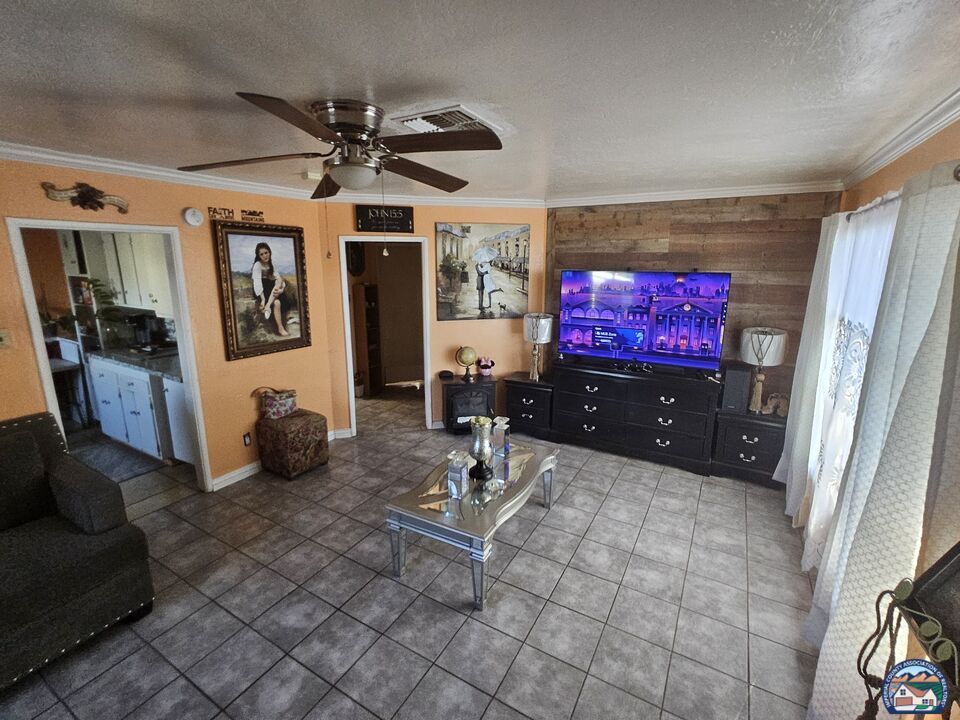 1735 El Centro - Photo 3