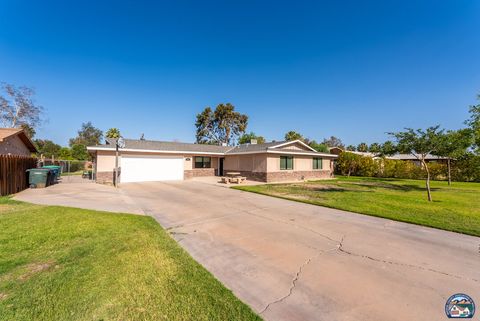 Photo of 403 S Glenwood Dr, El Centro, CA 92243 (MLS # 25541077IC)