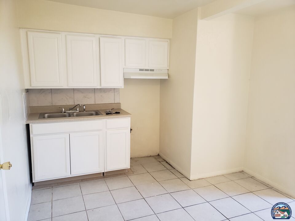 271  W 3rd St #3 - Photo 4