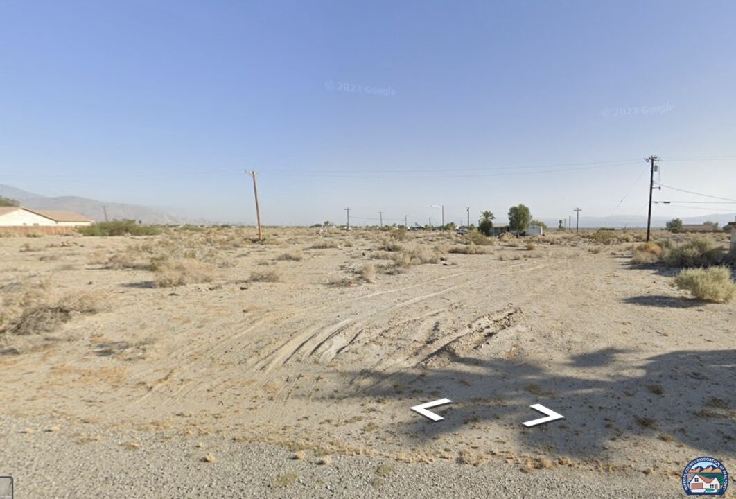 1088 Seaview Ave - Photo 3