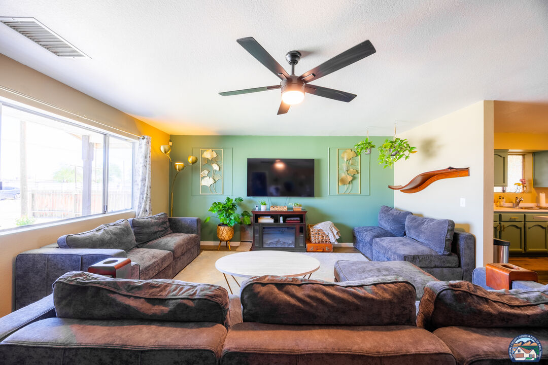 567   Lee Rd - Photo 2