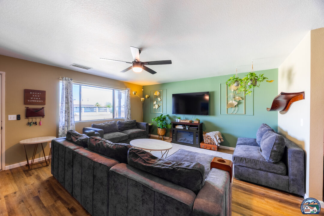 567   Lee Rd - Photo 3