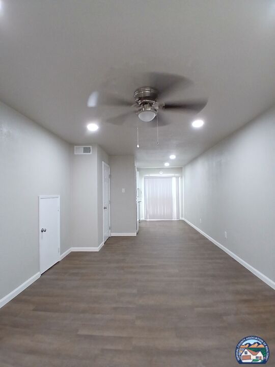 305  N Lake Ave 1 - Photo 2