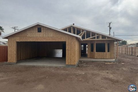 Photo of 517 W Holt Ave, El Centro, CA 92243 (MLS # 26633561IC)