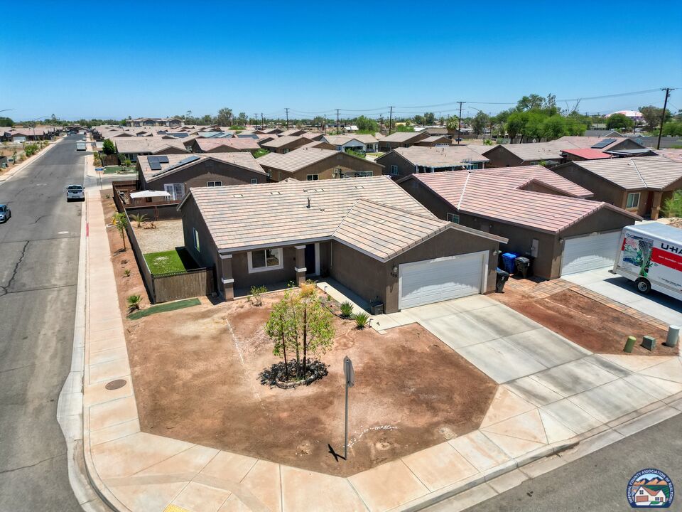 Photo 1 of 31 — 509 Meadow Ct, Imperial, CA 92251