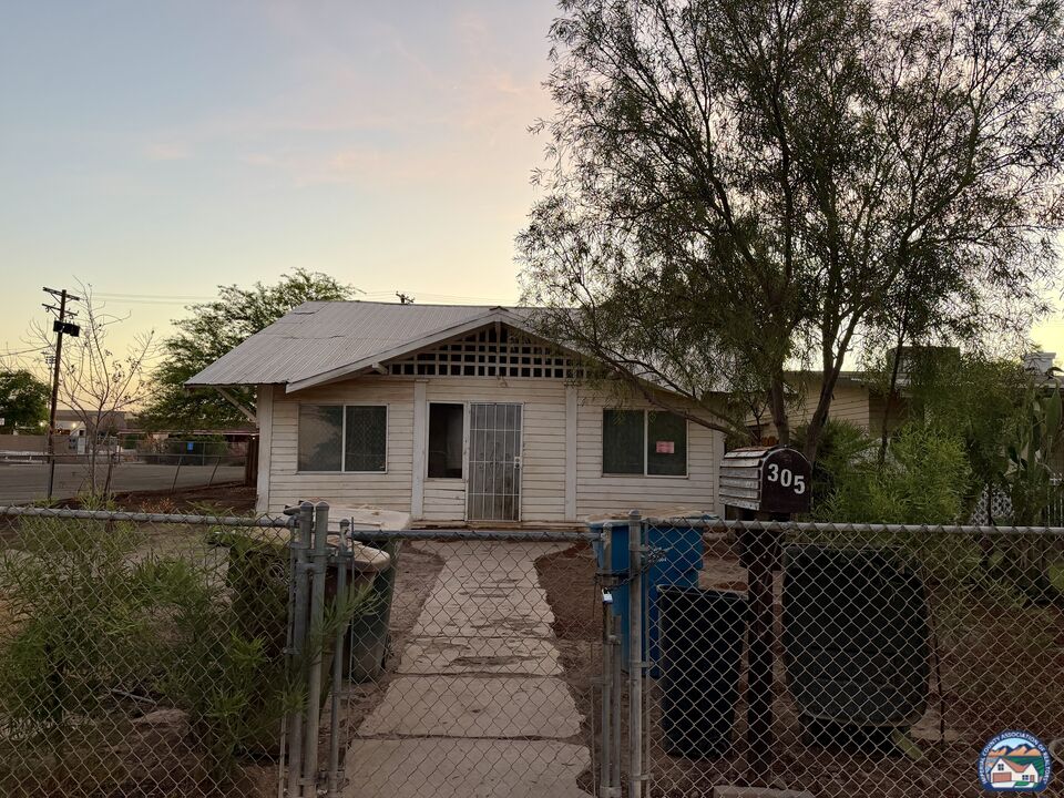 Photo 1 of 2 — 305 N E St, Imperial, CA 92251