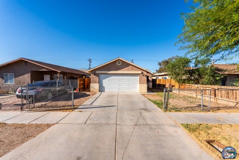 Photo of 542 W Holt Ave, El Centro, CA 92243 (MLS # 26990759IC)