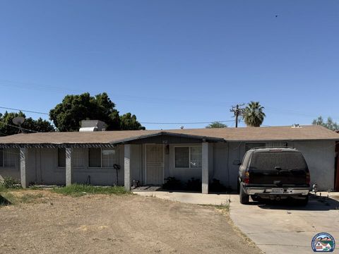 Photo of 352 Driftwood Pl, Brawley, CA 92227 (MLS # 26683577IC)