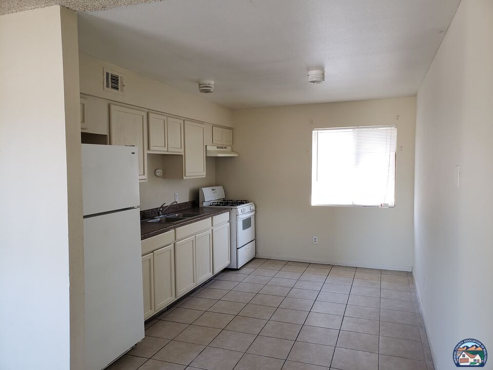 265   B St C - Photo 4
