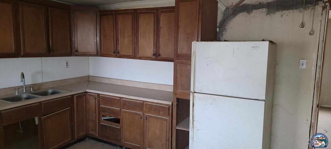 148 E Church St - Photo 2