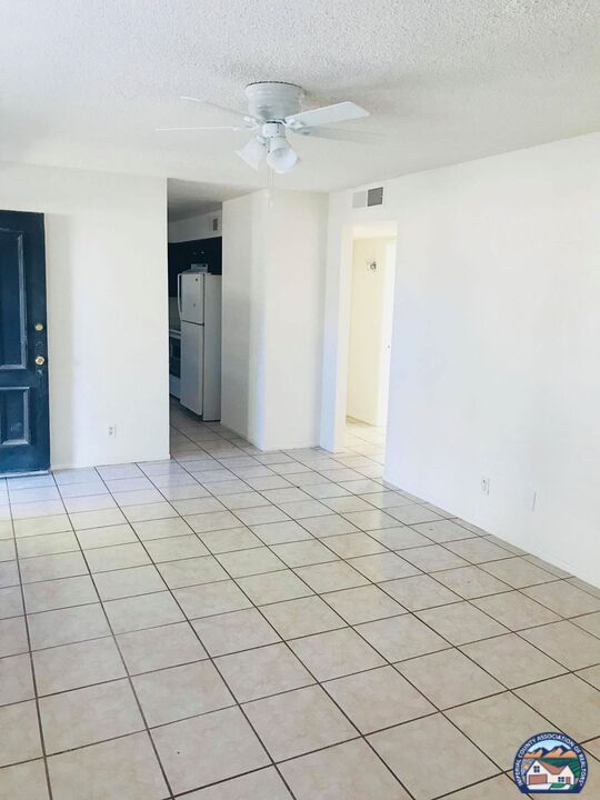 185  W D St Apt 2 - Photo 4
