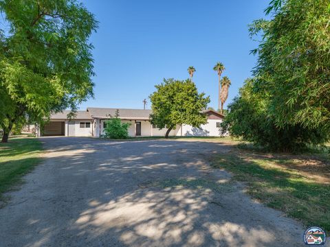 Photo of 628 W Main Rd, El Centro, CA 92243 (MLS # 25610593IC)