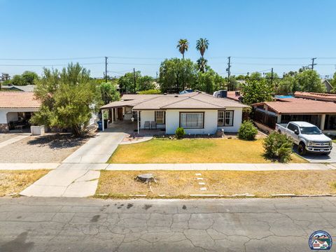 Photo of 543 Sandalwood Dr, El Centro, CA 92243 (MLS # 25560469IC)