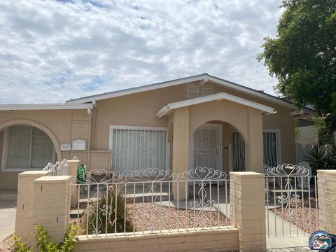 Photo of 814 E 4th St, Calexico, CA 92231 (MLS # 26699493IC)