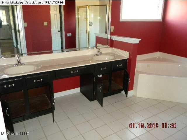 1020 Worthington Drive, Southaven, Mississippi image 9