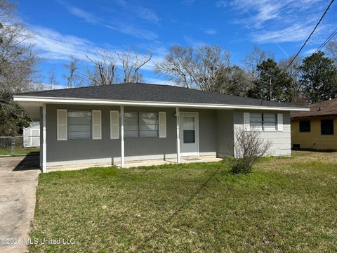 Homes For Rent - 211 Woodland Circle<br/> Ocean Springs, MS 39564