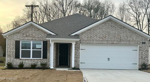 Homes For Sale - 9 S Thorn Tree Street<br/> Marshall County, Byhalia, MS 38611