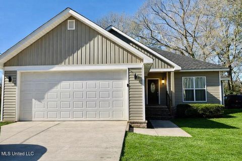 Homes For Sale - 102 Smith Street<br/> Petal, MS 39465