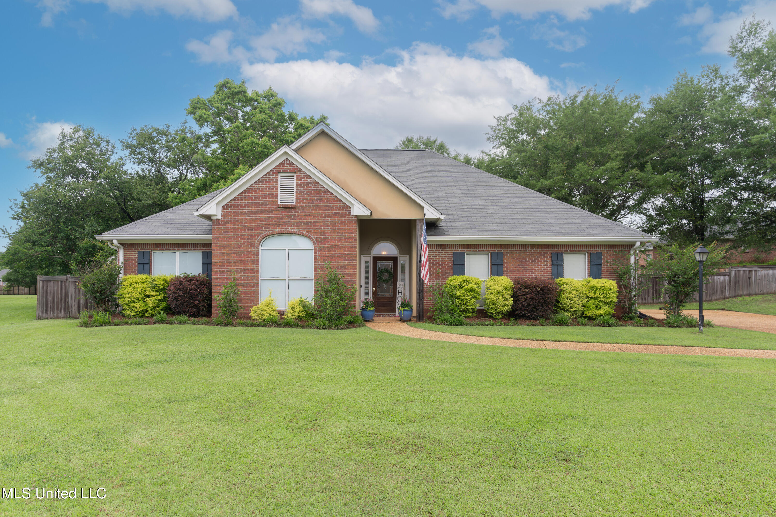 112 Buffalo Cove, Clinton, Mississippi image 1