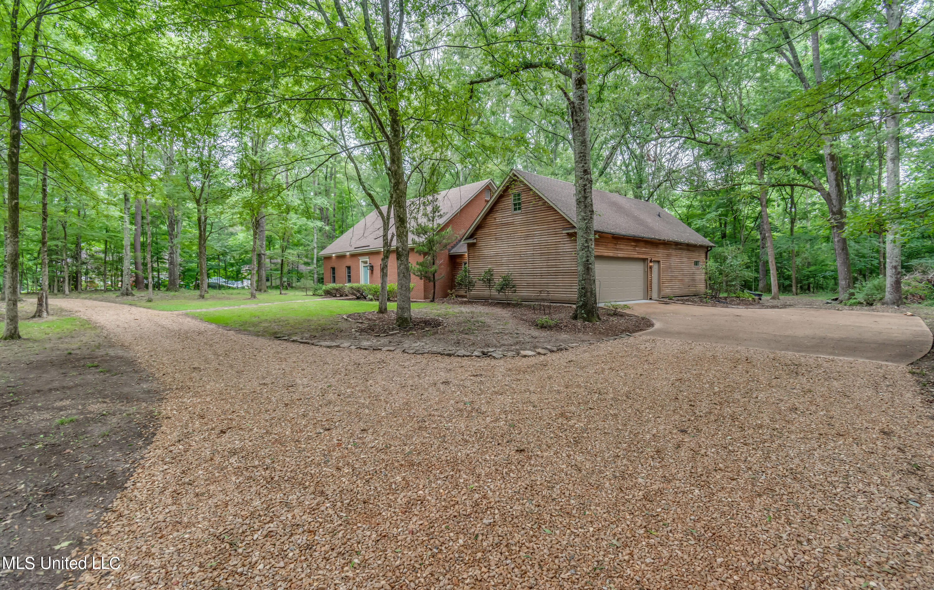 723 S Springlake Circle, Terry, Mississippi image 5