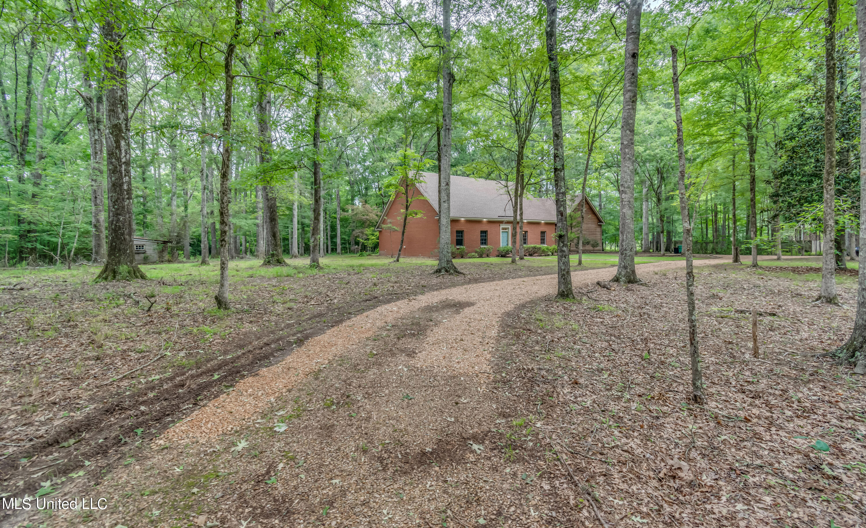 723 S Springlake Circle, Terry, Mississippi image 3