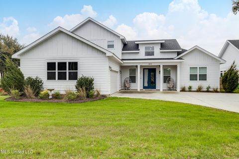 Homes For Sale - 1411 2nd Street<br/> Gulfport, MS 39501