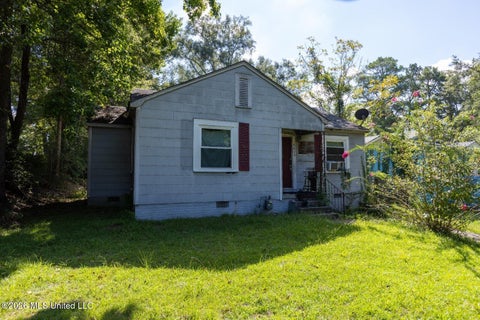 Homes For Sale - 2213 N 3rd Avenue<br/> Laurel, MS 39440