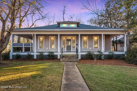 Homes For Sale - 136 W 5th Street<br/> Forrest County, Hattiesburg, MS 39401