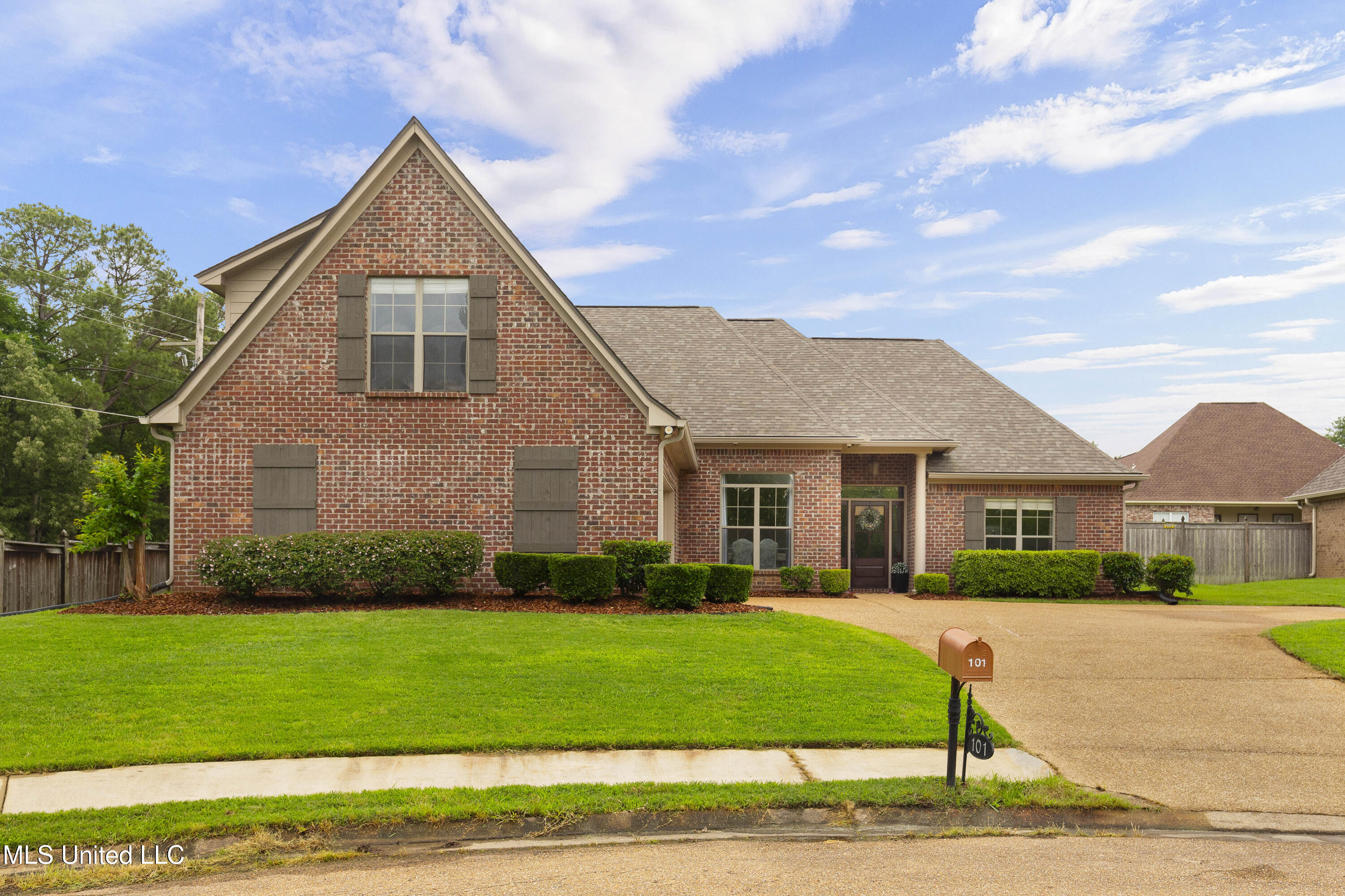 101 Marion Drive, Clinton, Mississippi image 1
