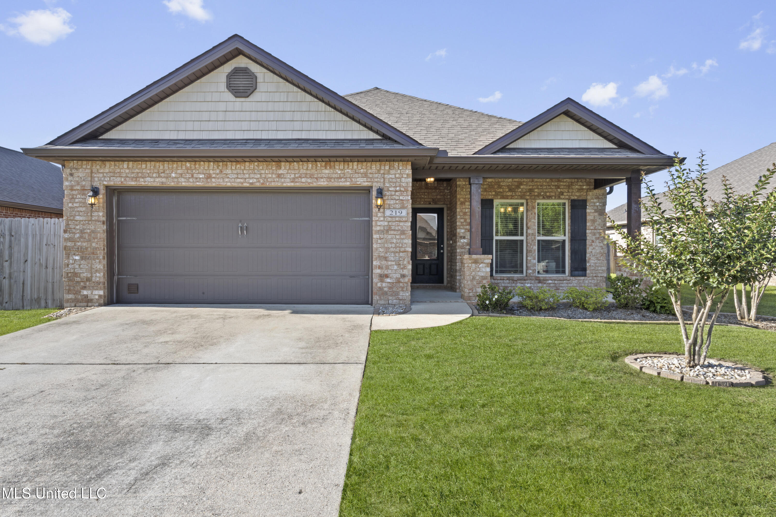 219 Sandy Drive, Ocean Springs, Mississippi image 2