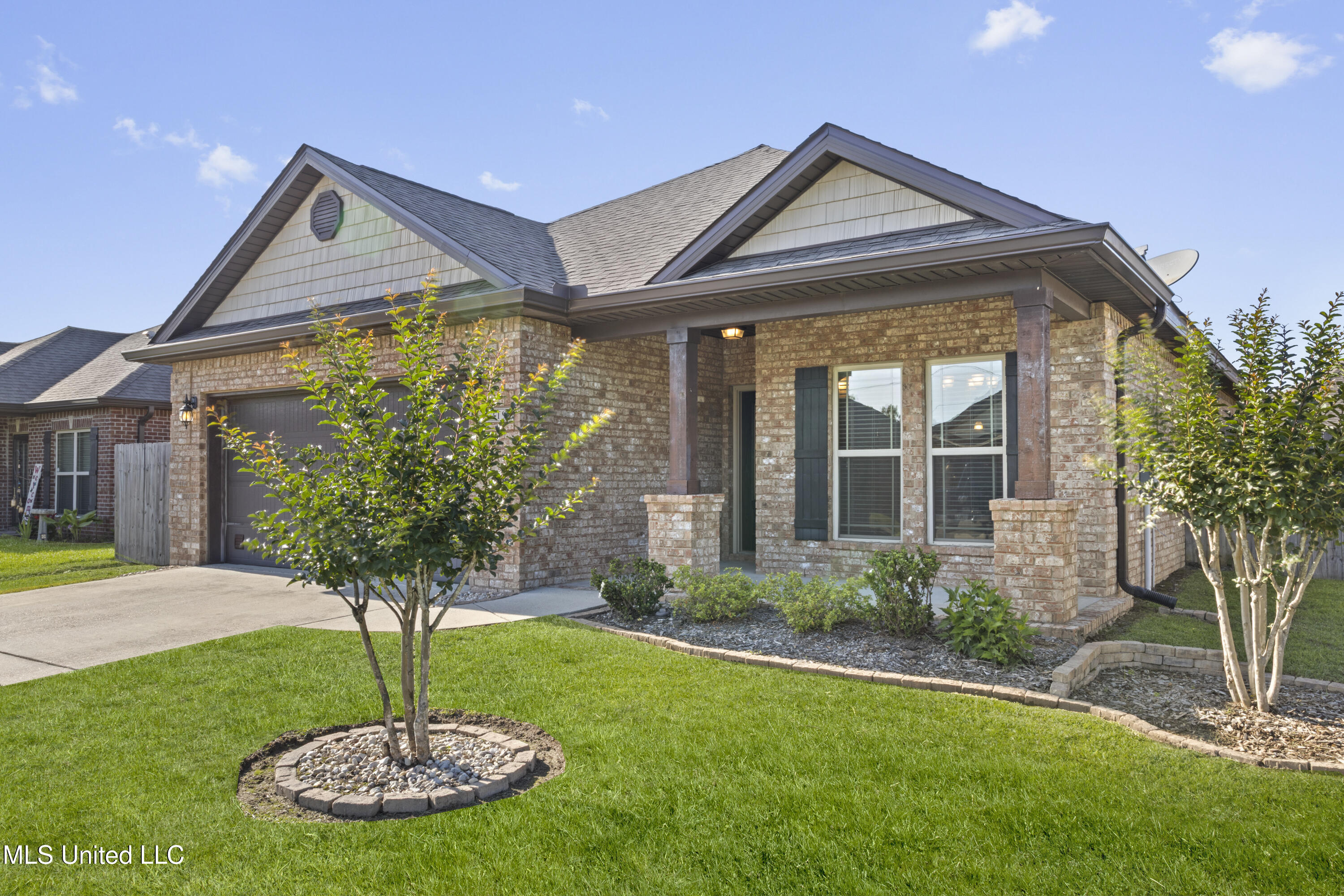 219 Sandy Drive, Ocean Springs, Mississippi image 1