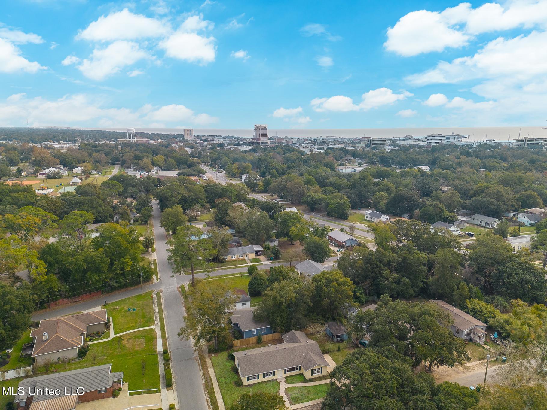 1728 Wisteria Street, Gulfport, Mississippi image 9