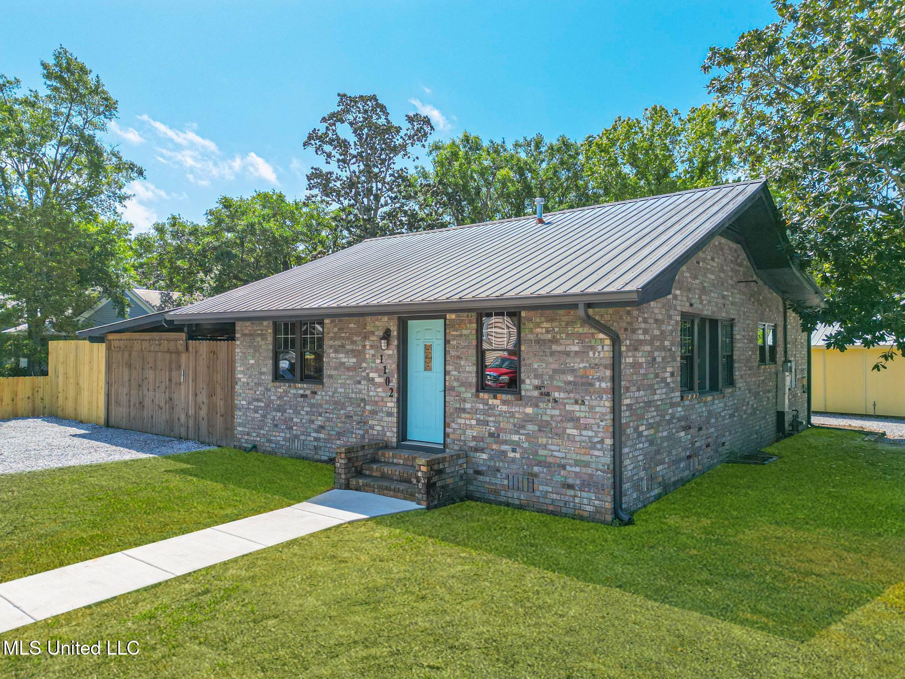 1102 Calhoun Street, Ocean Springs, Mississippi image 2