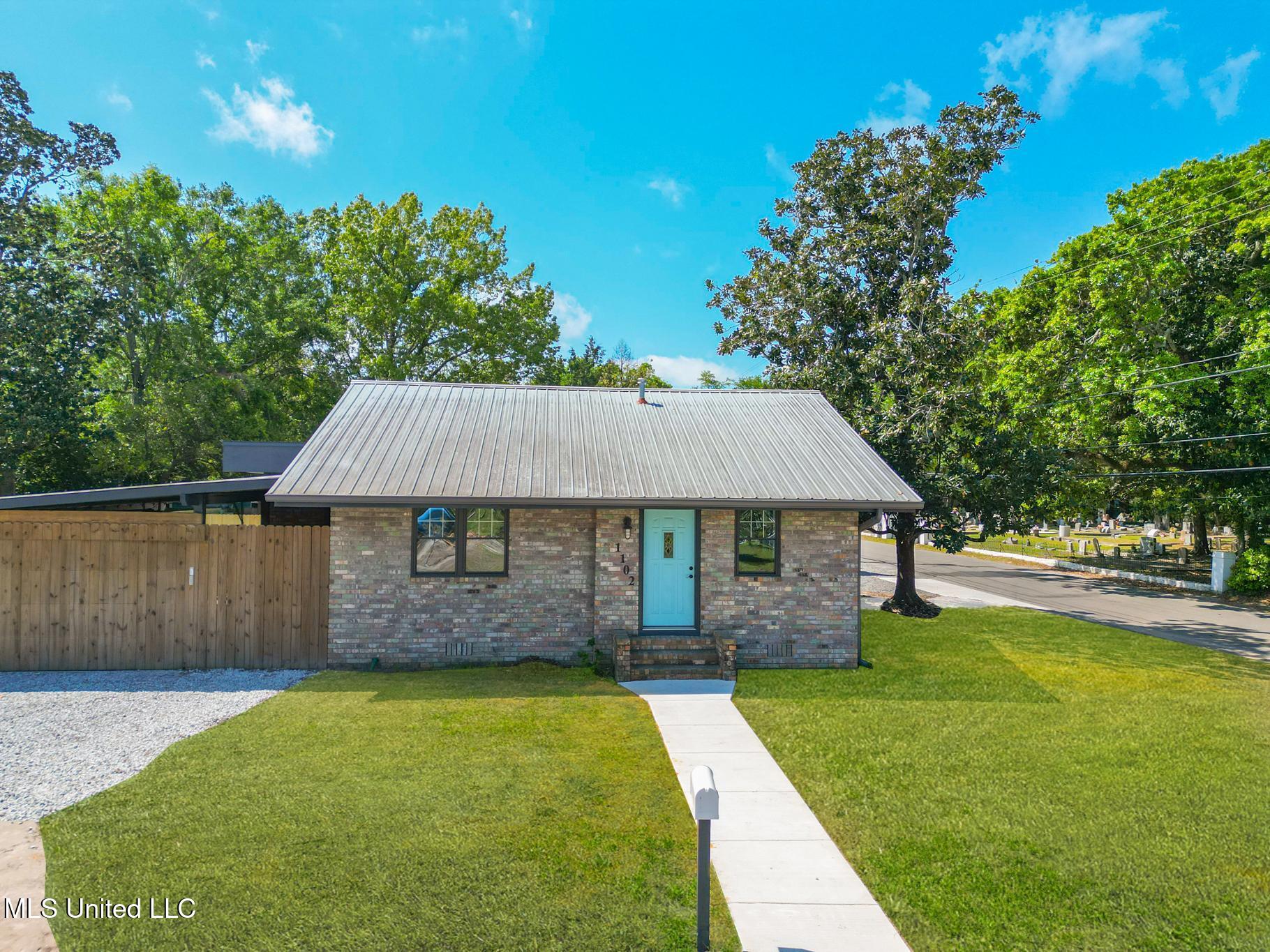 1102 Calhoun Street, Ocean Springs, Mississippi image 1