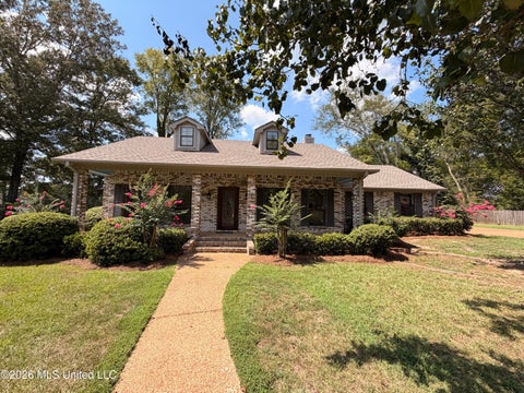 Homes For Sale - 16 Fawn Grove<br/> Jackson, MS 39212