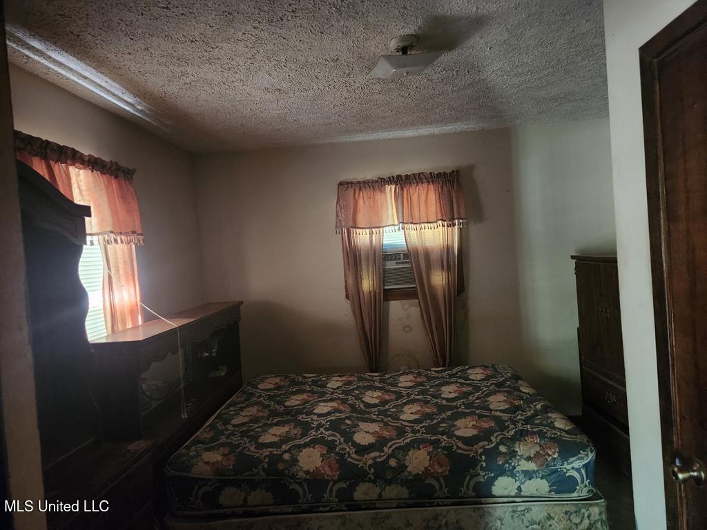 1015 Hubert Lane, Hazlehurst, Mississippi image 17