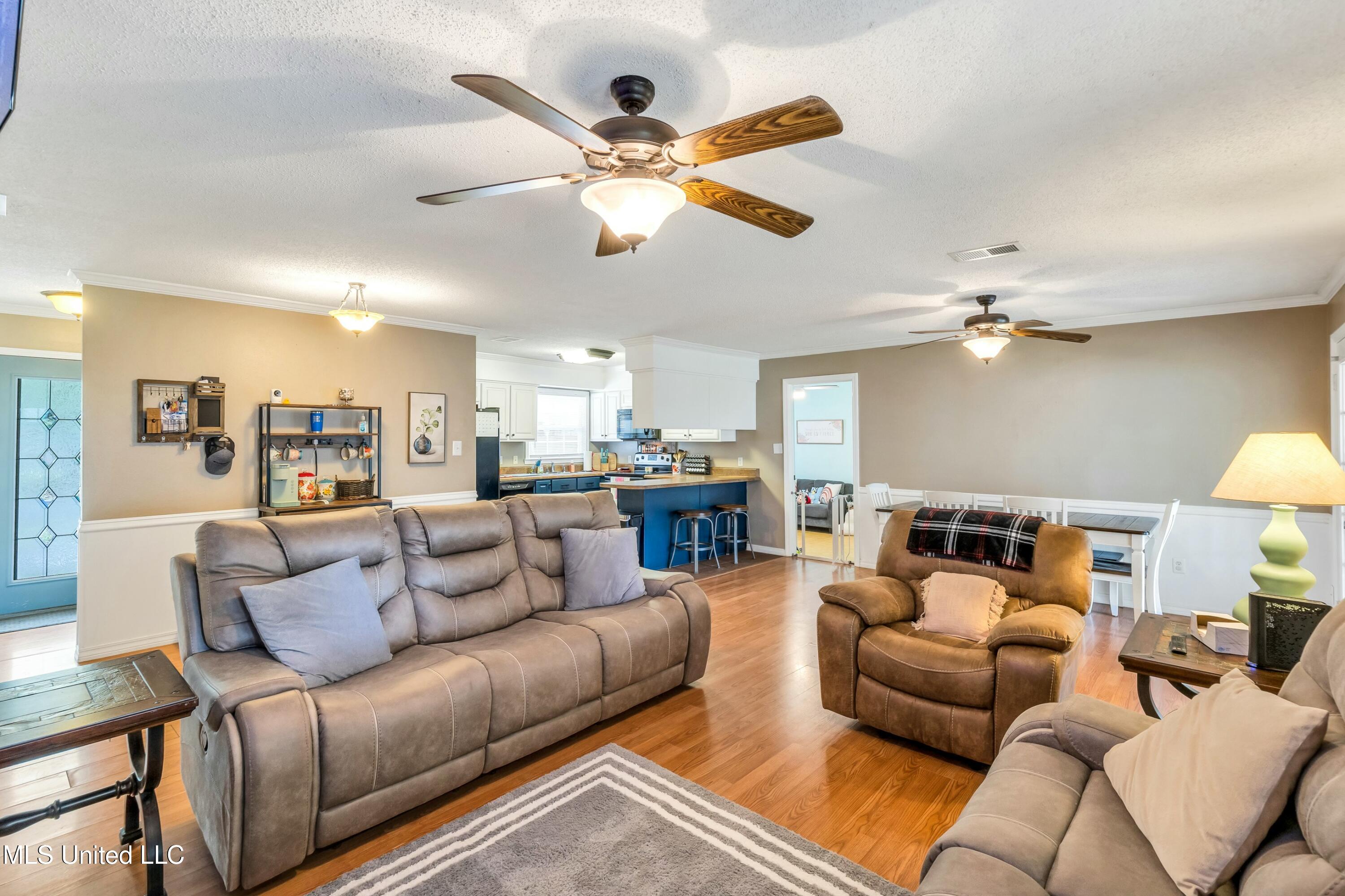 2303 Dogwood Street, Pascagoula, Mississippi image 4
