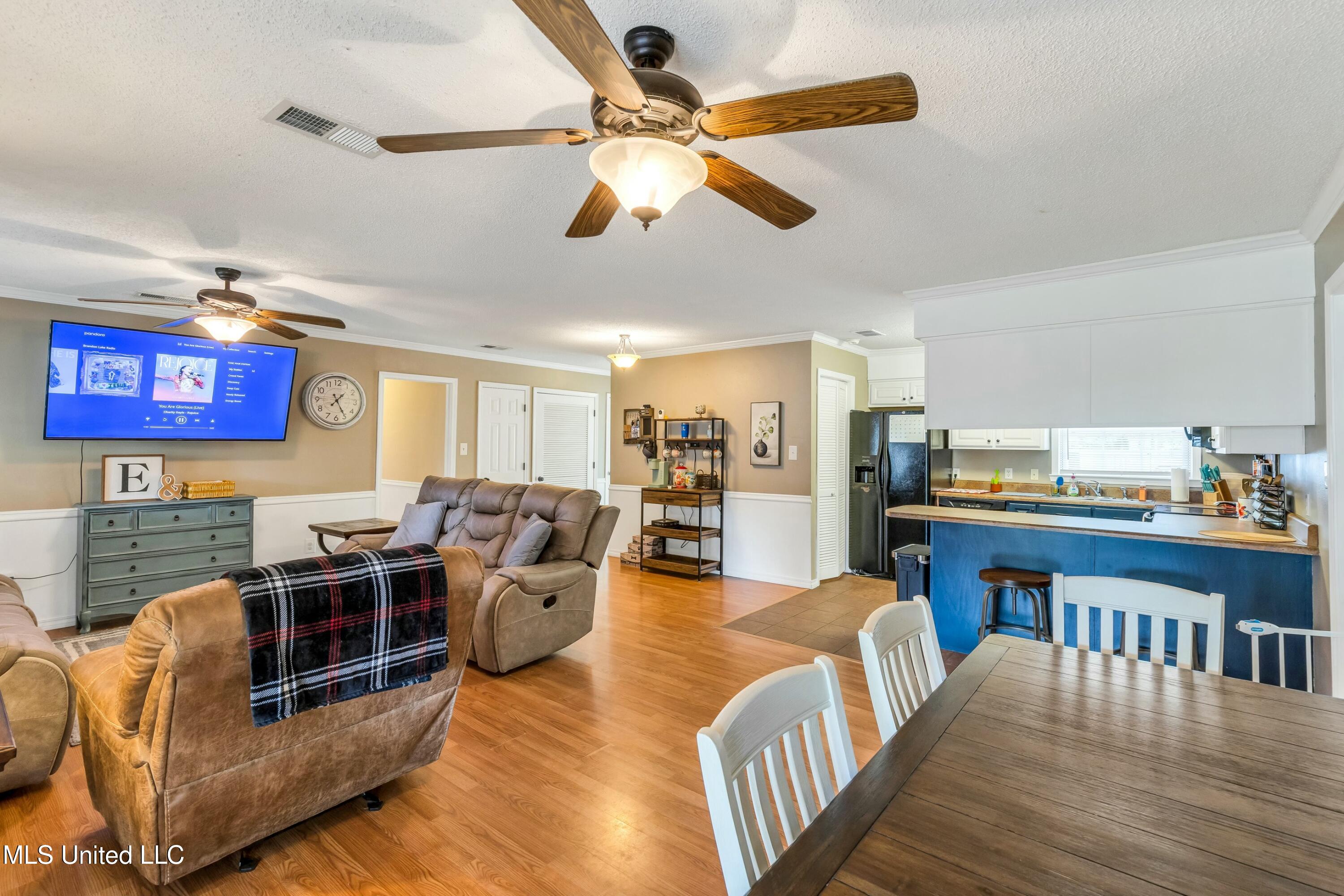 2303 Dogwood Street, Pascagoula, Mississippi image 5