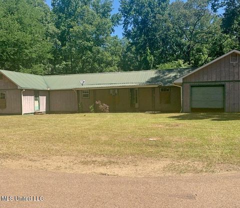 Homes For Sale - 1002 Poplar Springs Road<br/> Hazlehurst, MS 39083
