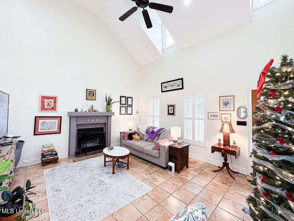 210 Bay Oaks Drive, Bay Saint Louis, Mississippi image 4