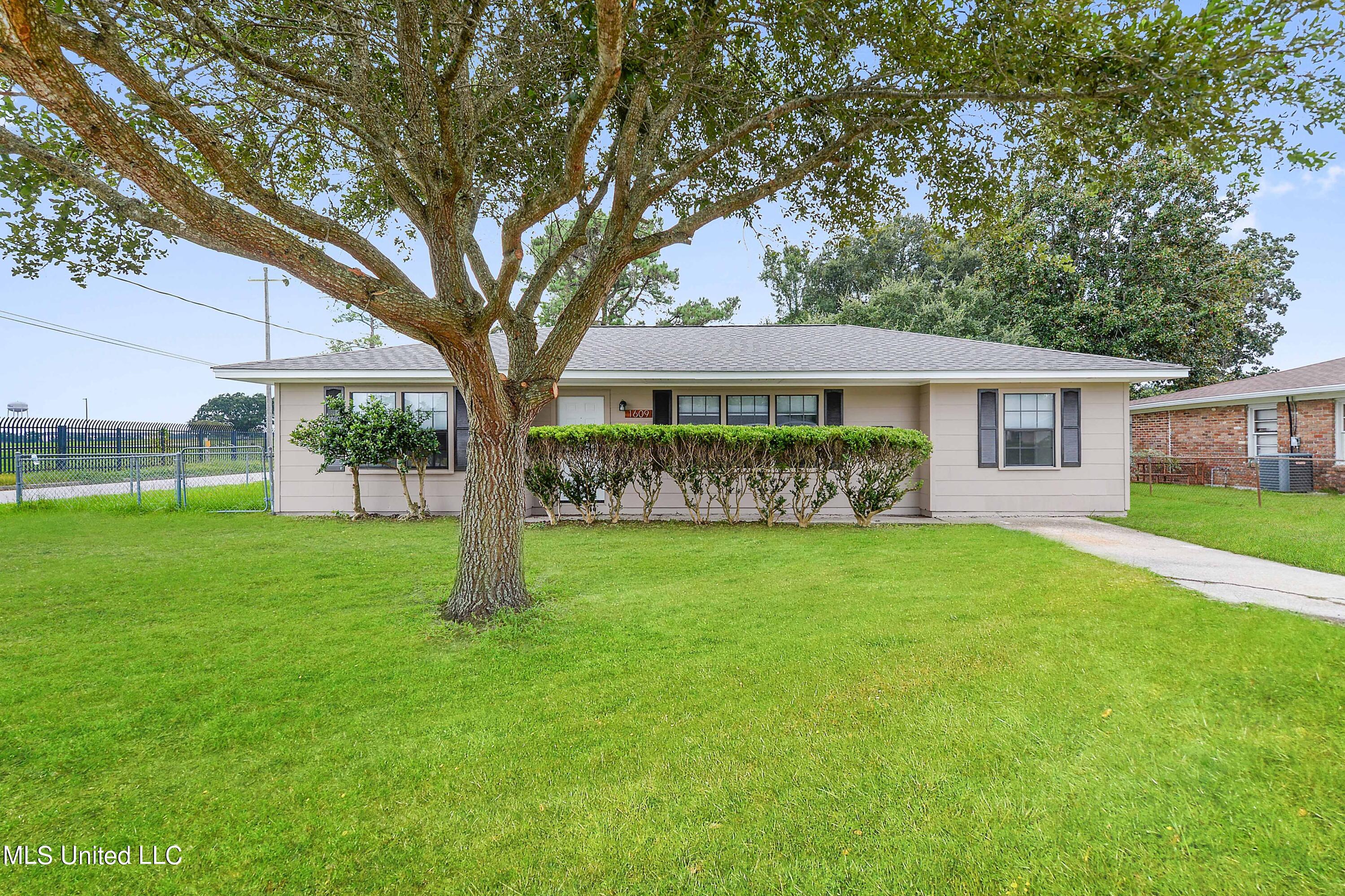 1609 Wiltshire Boulevard, Biloxi, Mississippi image 1