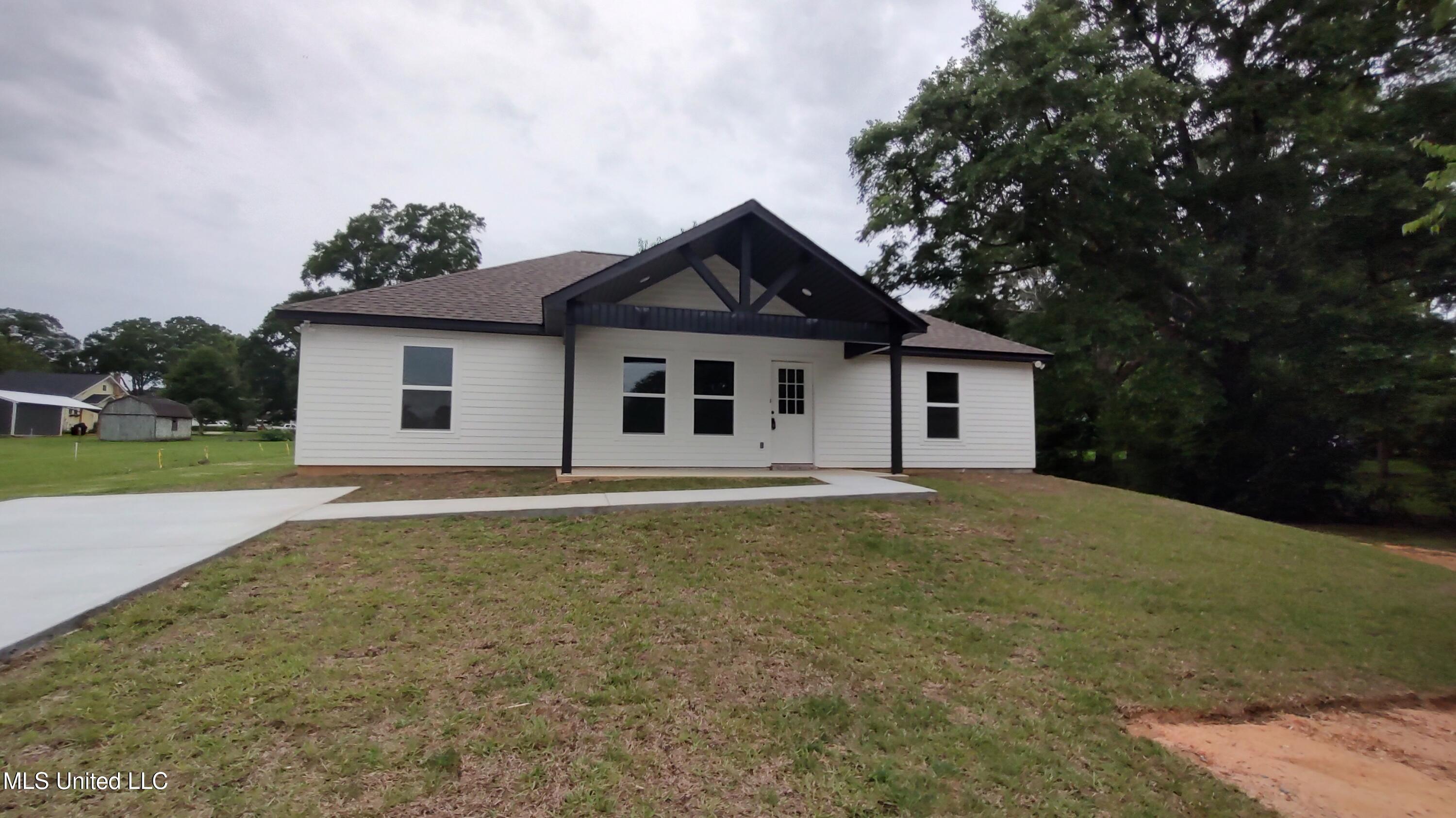 109 N Barnett Street, Poplarville, Mississippi image 1