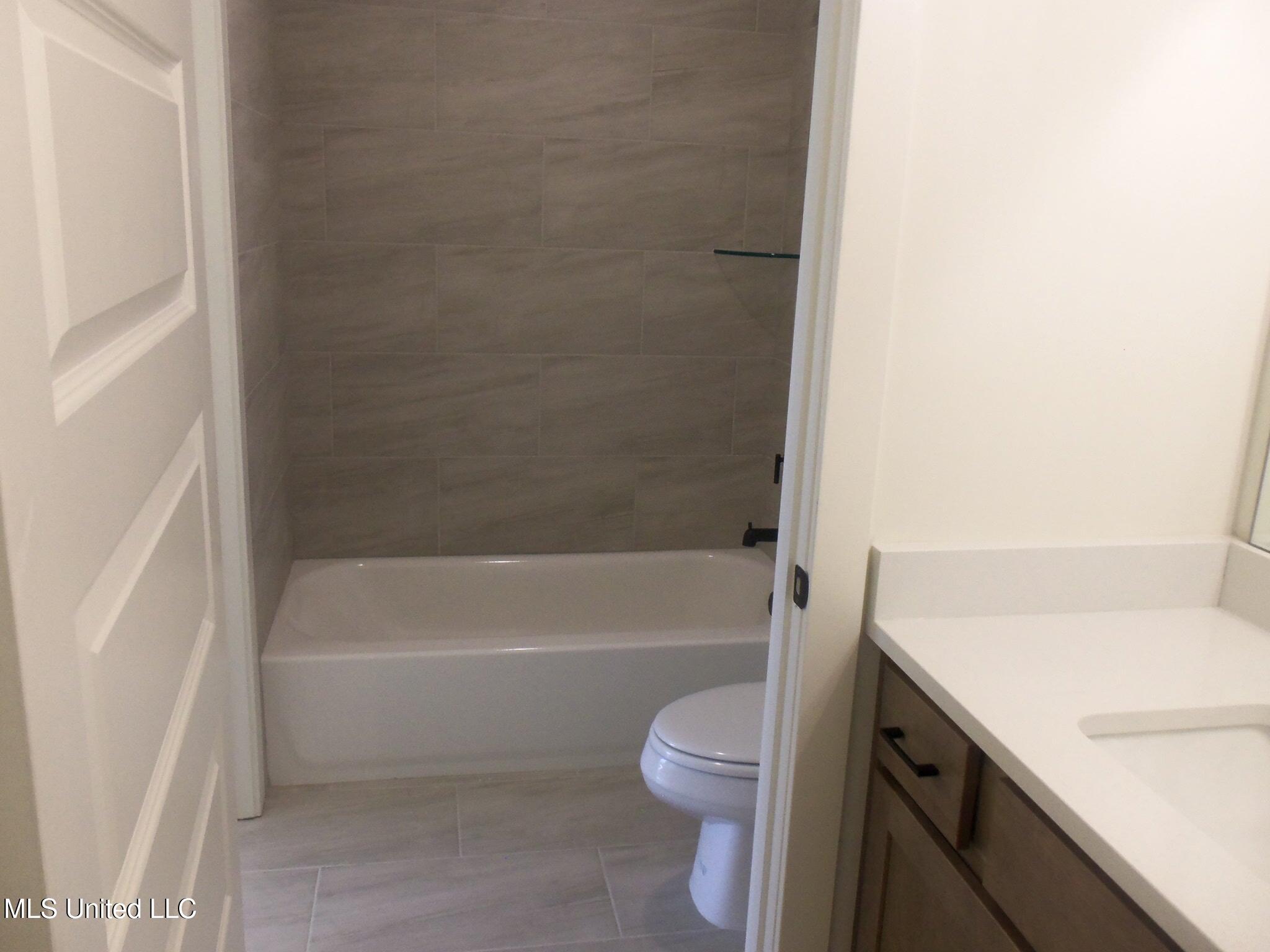 3364 Blooming Grove Road, Olive Branch, Mississippi image 37