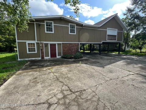 Homes For Sale - 2139 Hollywood Drive<br/> Bay Saint Louis, MS 39520