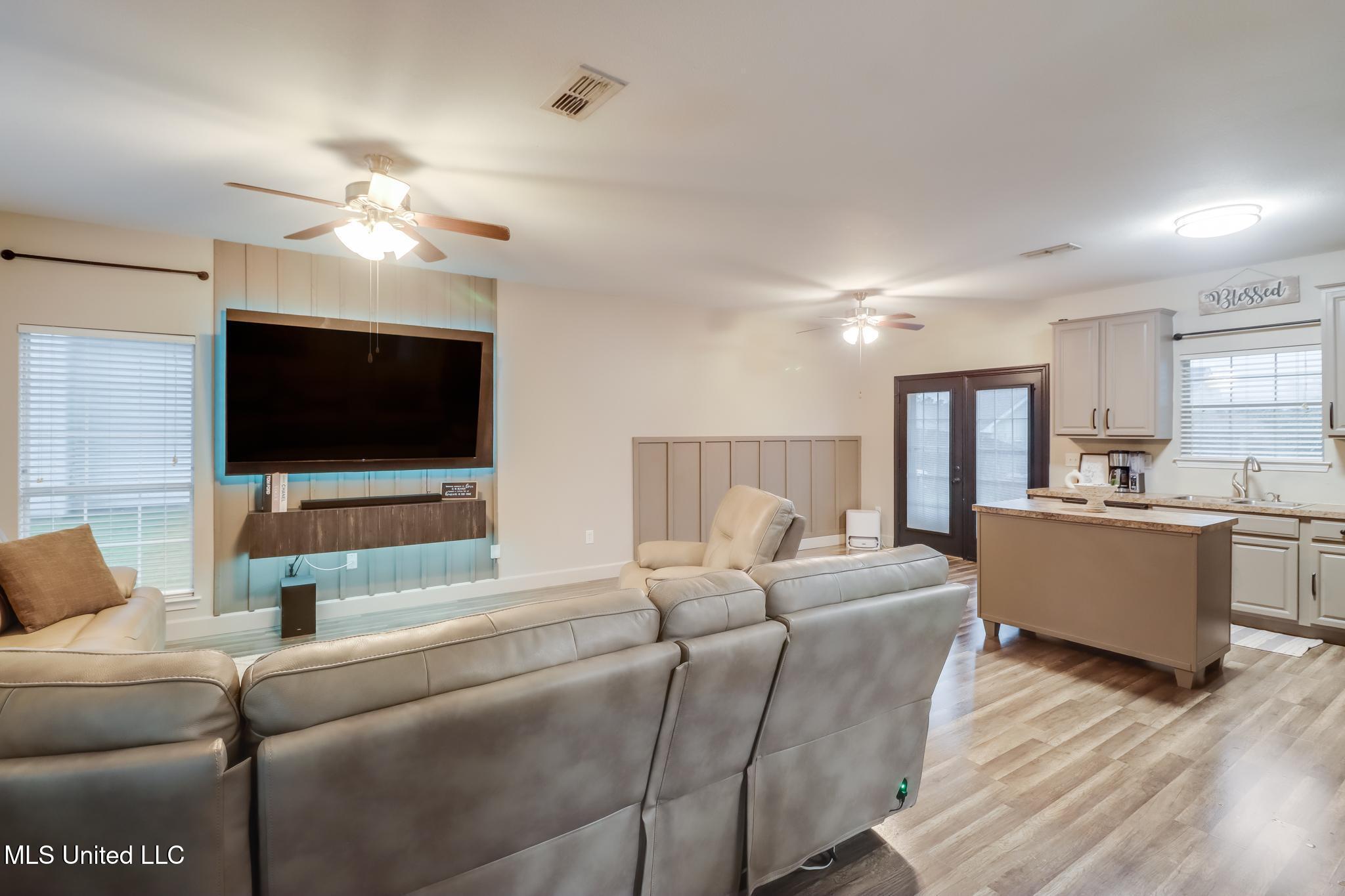 18291 Tara Brooke Drive, Gulfport, Mississippi image 2