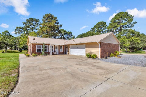 Homes For Sale - 2512 Old Shell Landing Road<br/> Ocean Springs, MS 39564