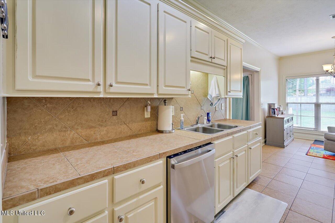 103 Richmond Way, Canton, Mississippi image 9