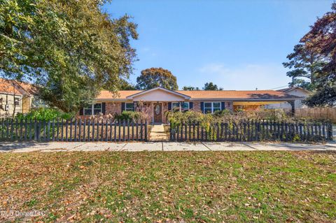 Homes For Sale - 392 Porter Avenue<br/> Biloxi, MS 39530