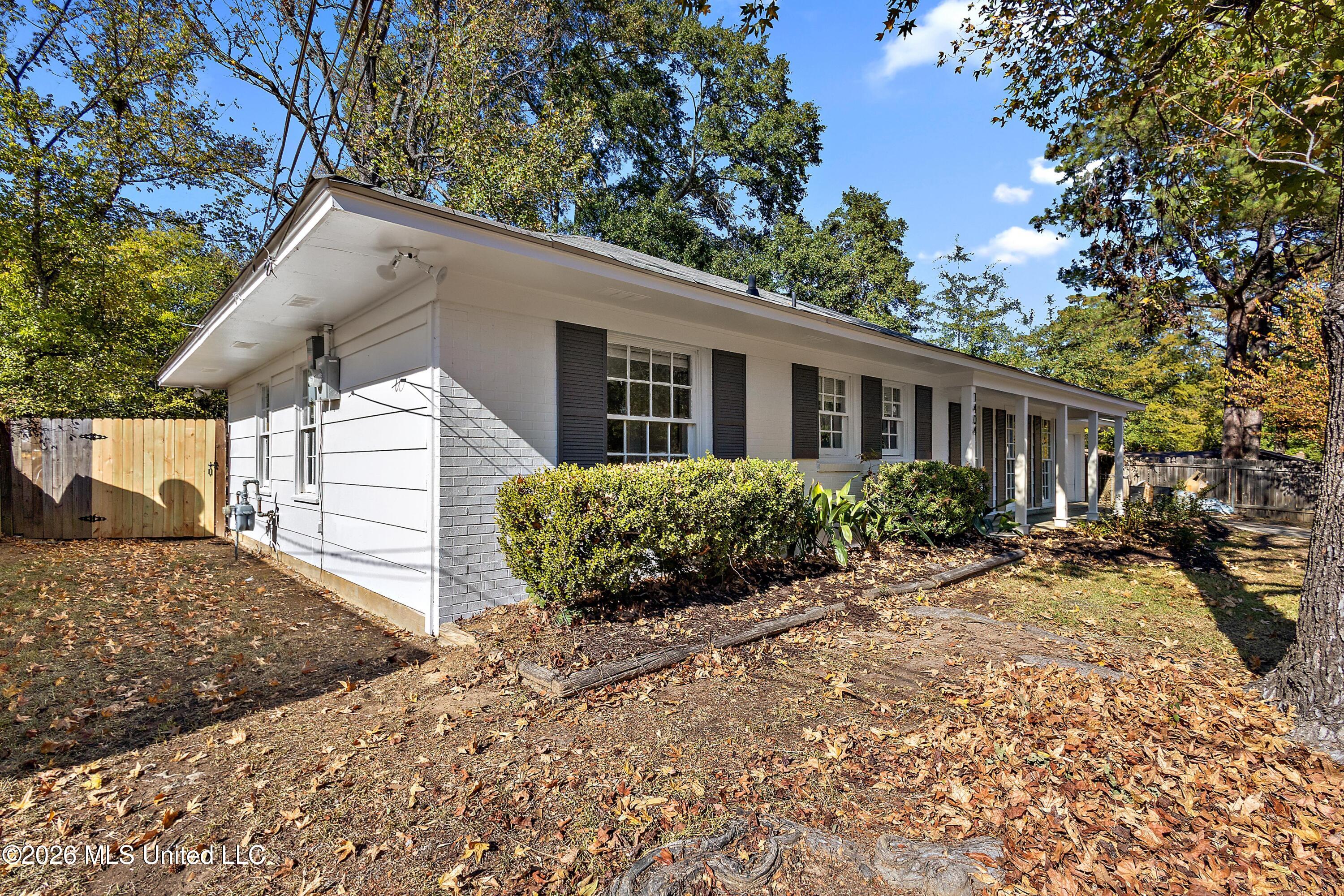 1404 Plantation Boulevard